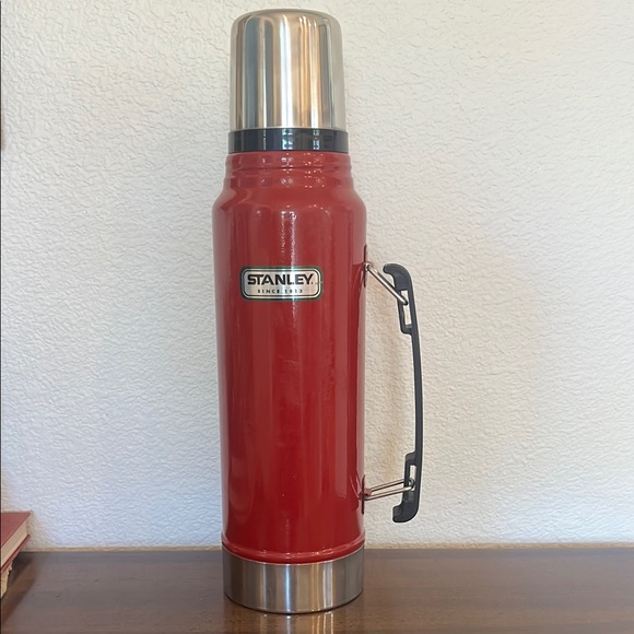 Stanley Red and Silver Vintage Style Thermos 1L with cup lid - Picture 1 of 10